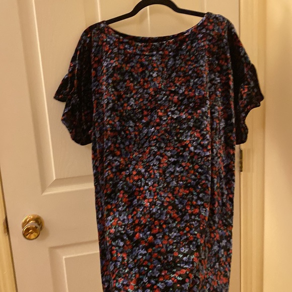 Velvet Floral Dress - Picture 5 of 8